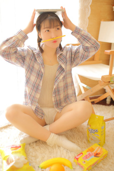 被男同桌扯乳罩捏胸玩乳漫画